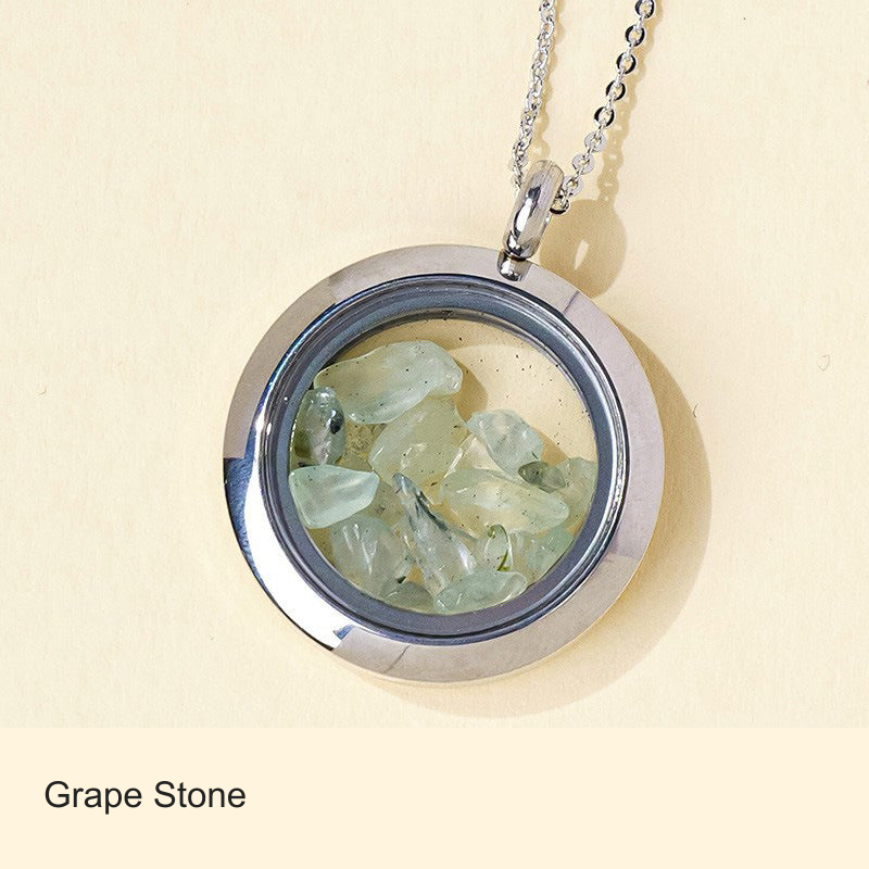 Original stone-filled circular pendant photo with equivalent English label; real contents, frame and chain unchanged