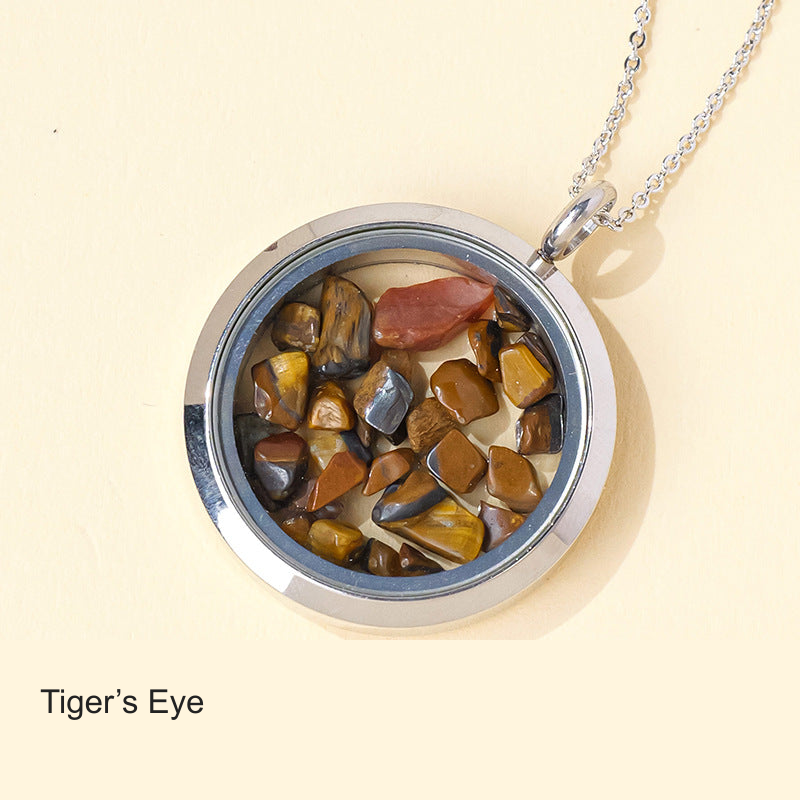 Original stone-filled circular pendant photo with equivalent English label; real contents, frame and chain unchanged