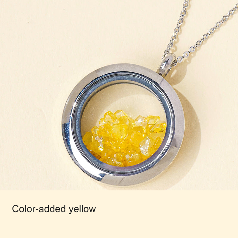 Original stone-filled circular pendant photo with equivalent English label; real contents, frame and chain unchanged