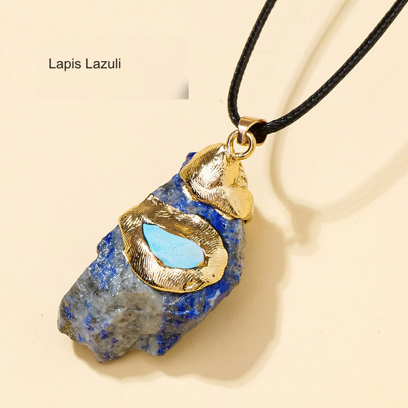 Original selected stone pendant with equivalent English photo-label translation; product and accent stones unchanged